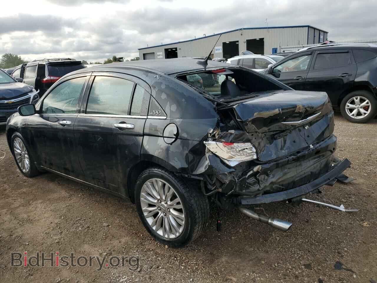 2011 CHRYSLER 200 - VIN: 1C3BC2FG8BN517797 - Фото 2
