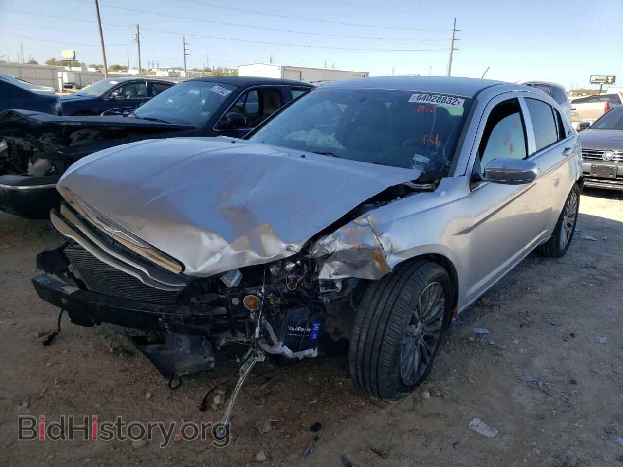 2011 CHRYSLER 200 - VIN: 1C3BC2FBXBN598273 - Фото 2