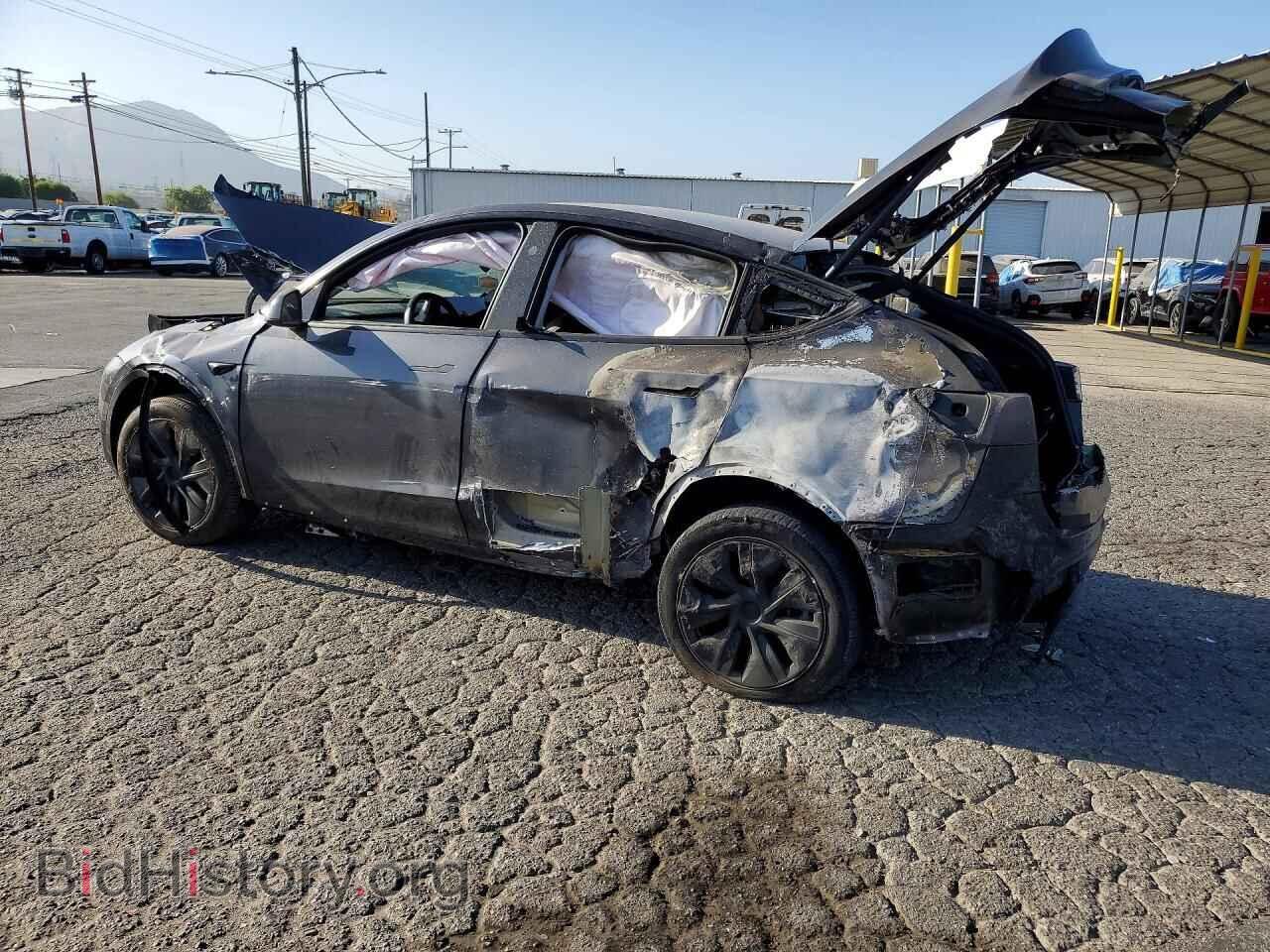 2025 TESLA MODEL Y - VIN: 7SAYGDED1SF250940 - Photo 2