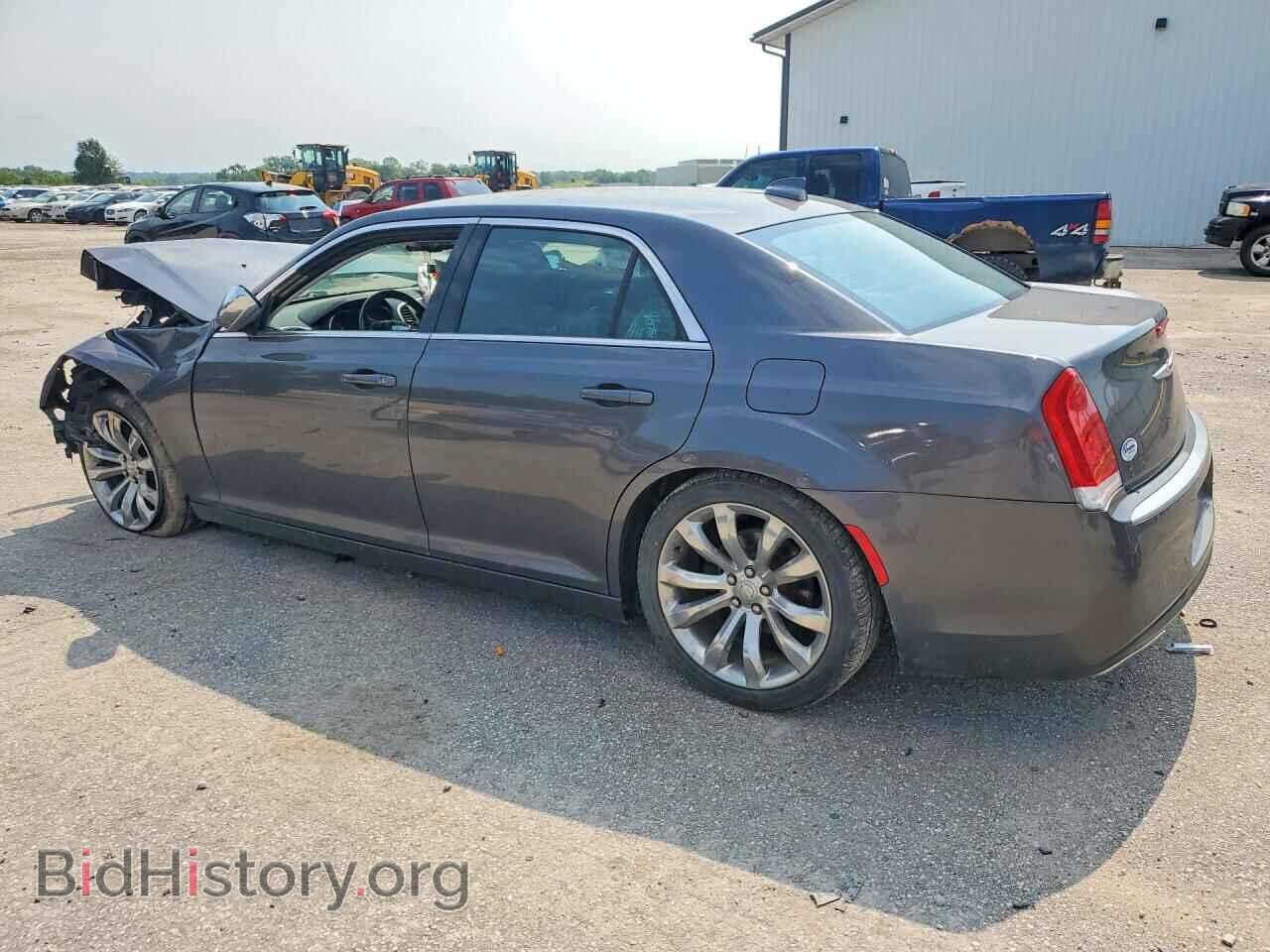 2019 CHRYSLER 300 - VIN: 2C3CCAAG0KH564952 - Фото 2