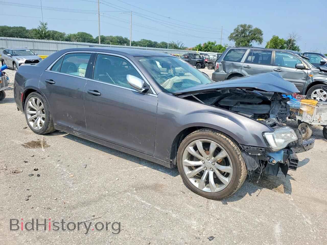 2019 CHRYSLER 300 - VIN: 2C3CCAAG0KH564952 - Фото 4