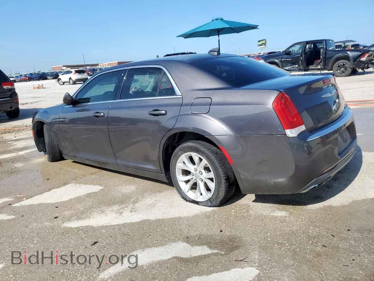 2015 CHRYSLER 300 - VIN: 2C3CCAAGXFH930650 - Фото 2