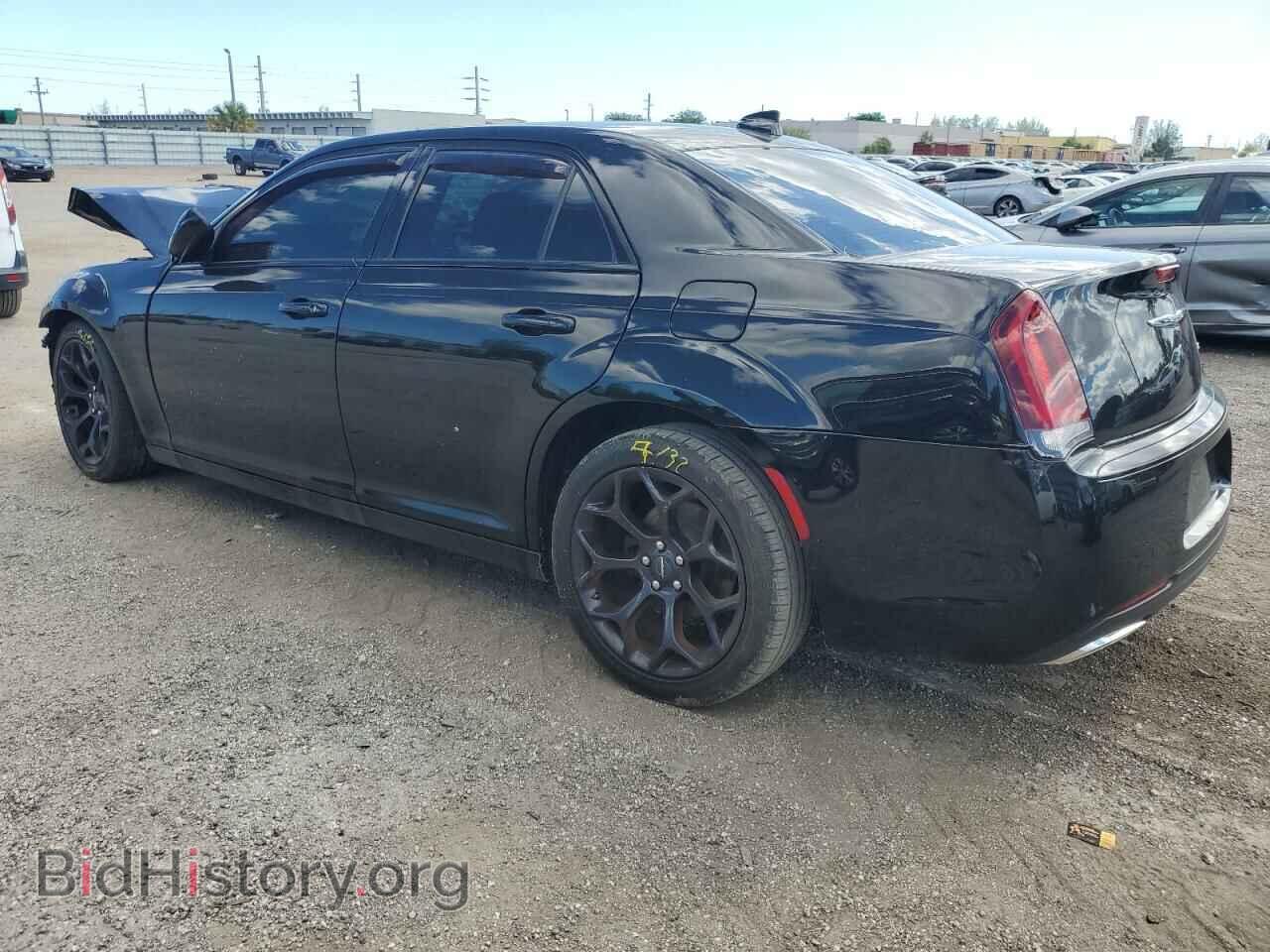 2019 CHRYSLER 300 - VIN: 2C3CCABG3KH566208 - Фото 2