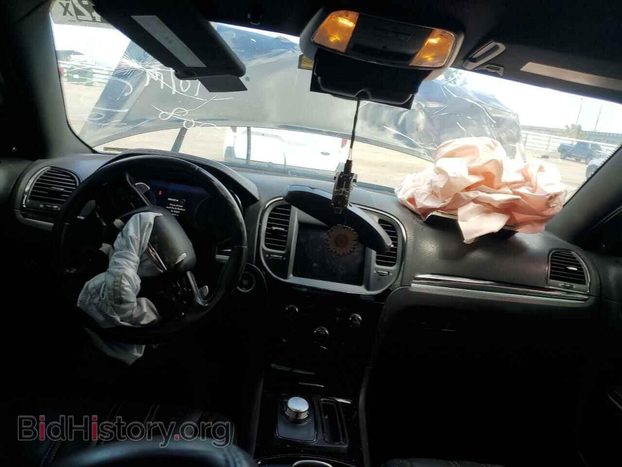 2019 CHRYSLER 300 - VIN: 2C3CCABG3KH566208 - Фото 8