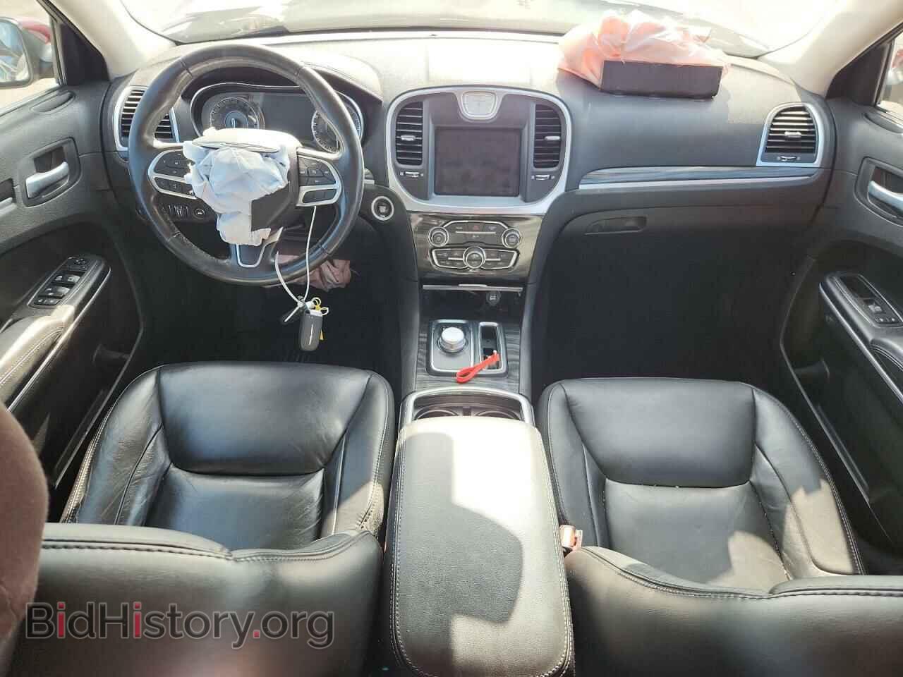 2019 CHRYSLER 300 - VIN: 2C3CCAAG2KH663935 - Фото 8