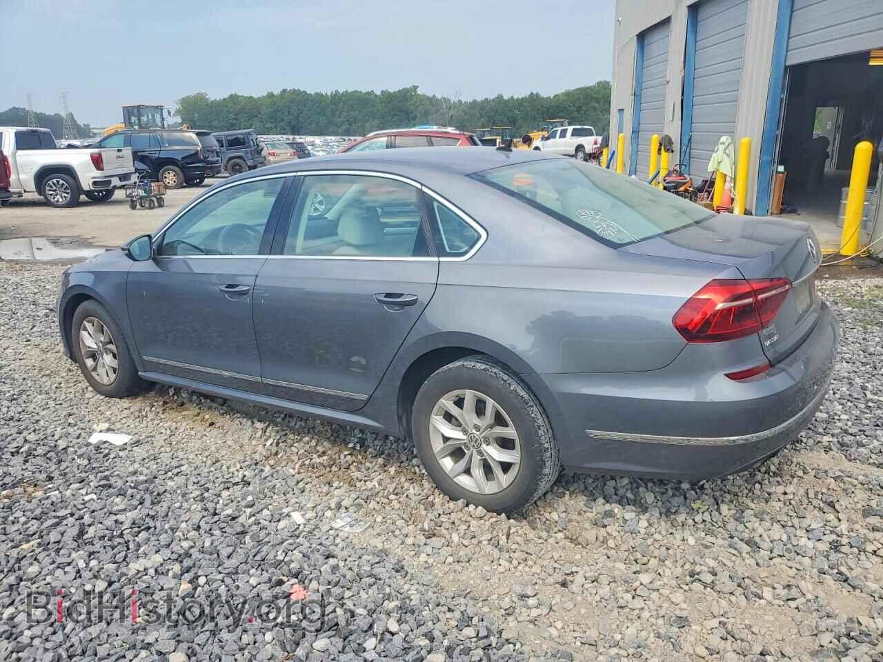 2017 VOLKSWAGEN PASSAT - VIN: 1VWAT7A35HC024492 - Photo 2