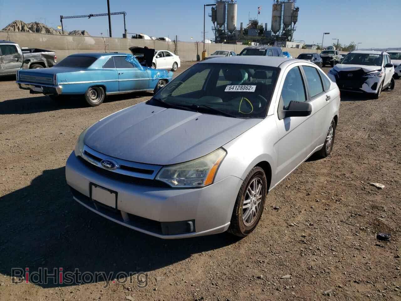 2009 FORD FOCUS - VIN: 1FAHP35N89W243687 - Фото 2