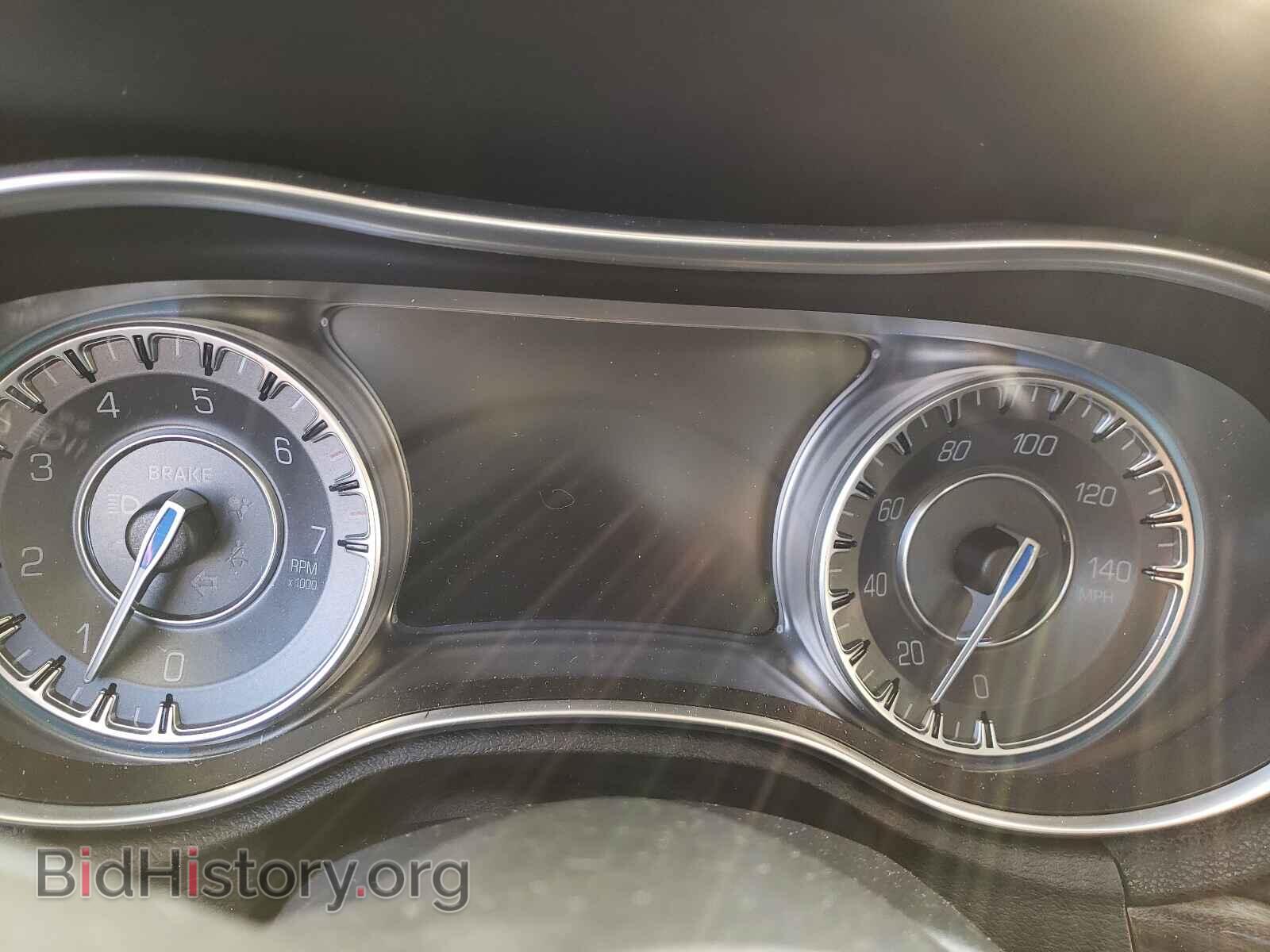 2016 CHRYSLER 300 - VIN: 2C3CCAAG4GH208155 - Фото 8