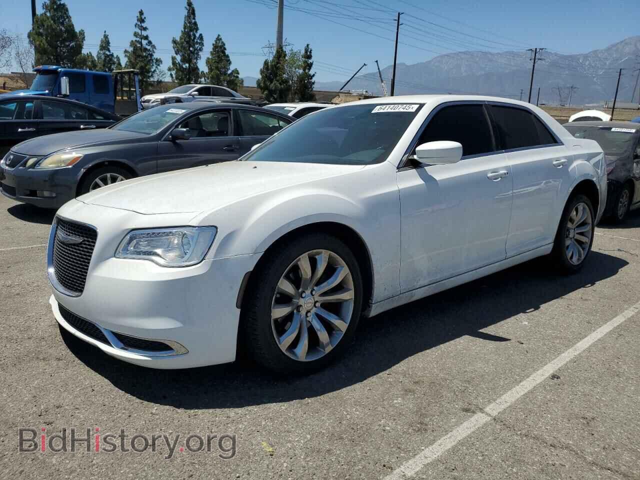 Фотография 2C3CCAAG6KH590956 - CHRYSLER 300 2019