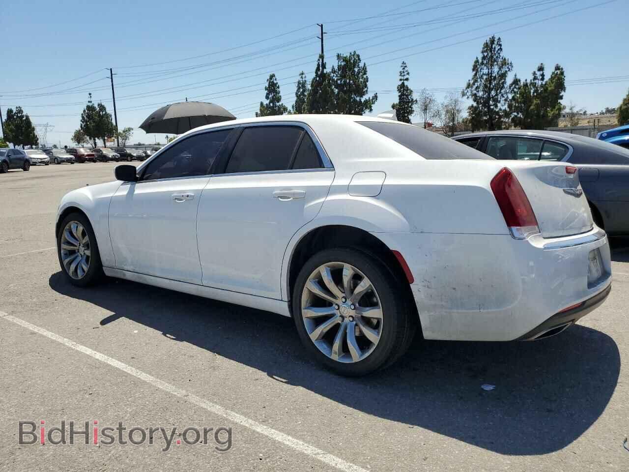 2019 CHRYSLER 300 - VIN: 2C3CCAAG6KH590956 - Фото 2
