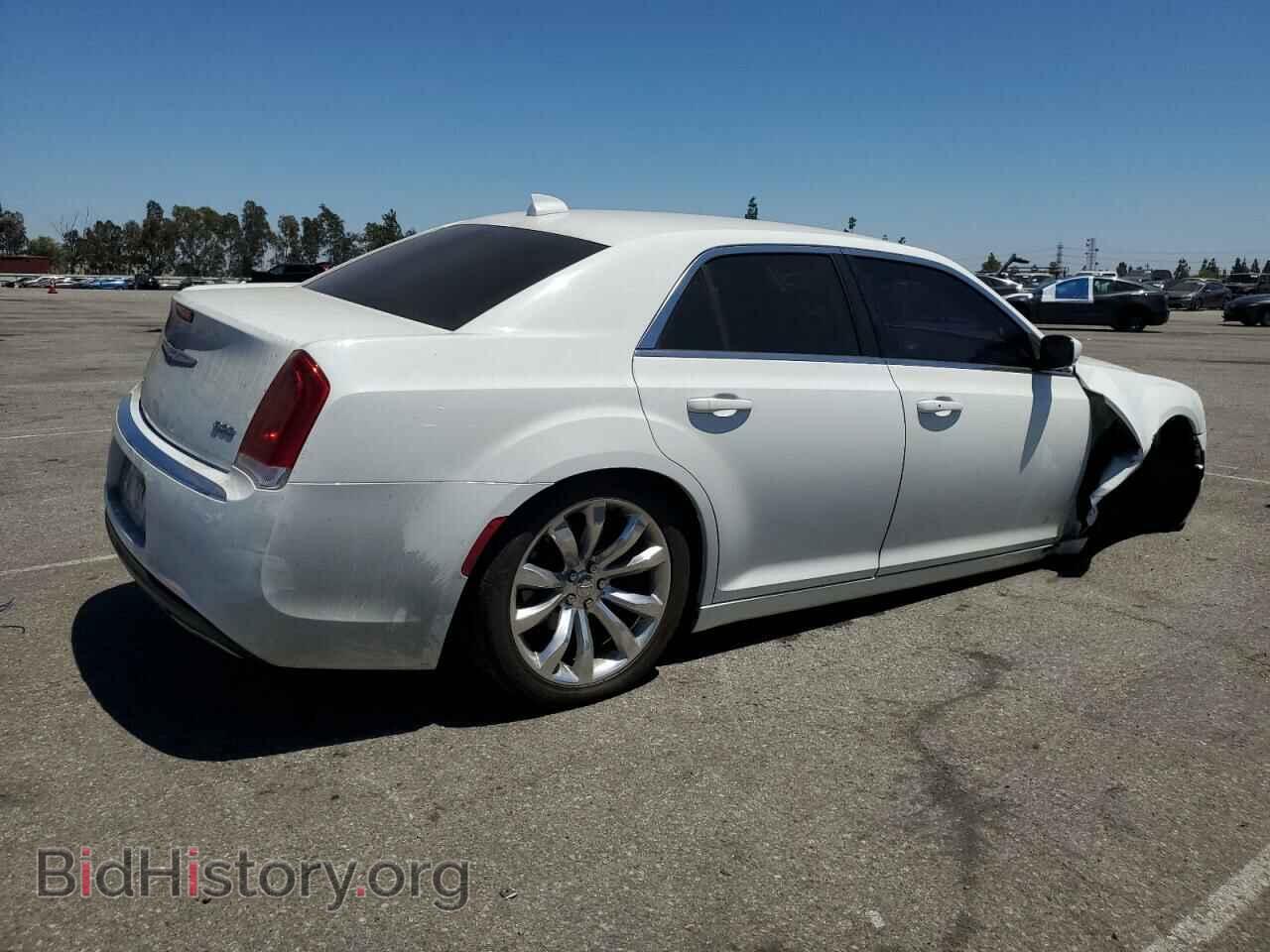2019 CHRYSLER 300 - VIN: 2C3CCAAG6KH590956 - Фото 3