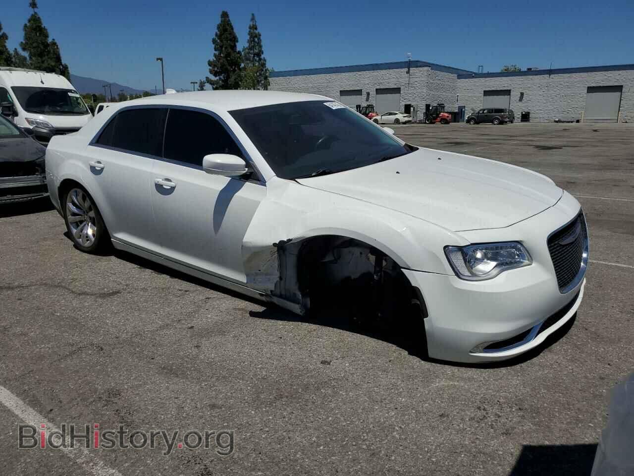 2019 CHRYSLER 300 - VIN: 2C3CCAAG6KH590956 - Фото 4