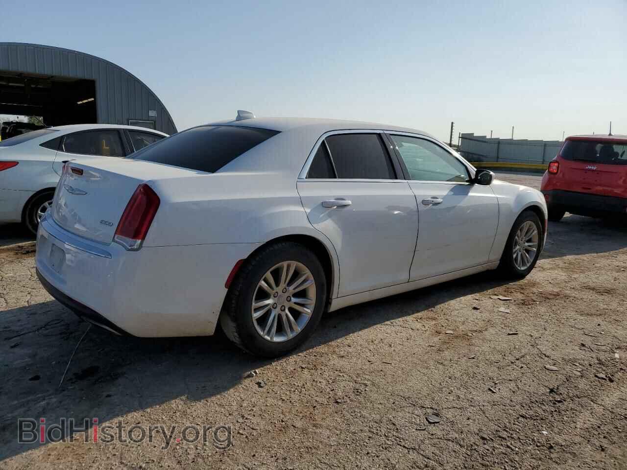 2017 CHRYSLER 300 - VIN: 2C3CCAAG7HH647402 - Фото 3