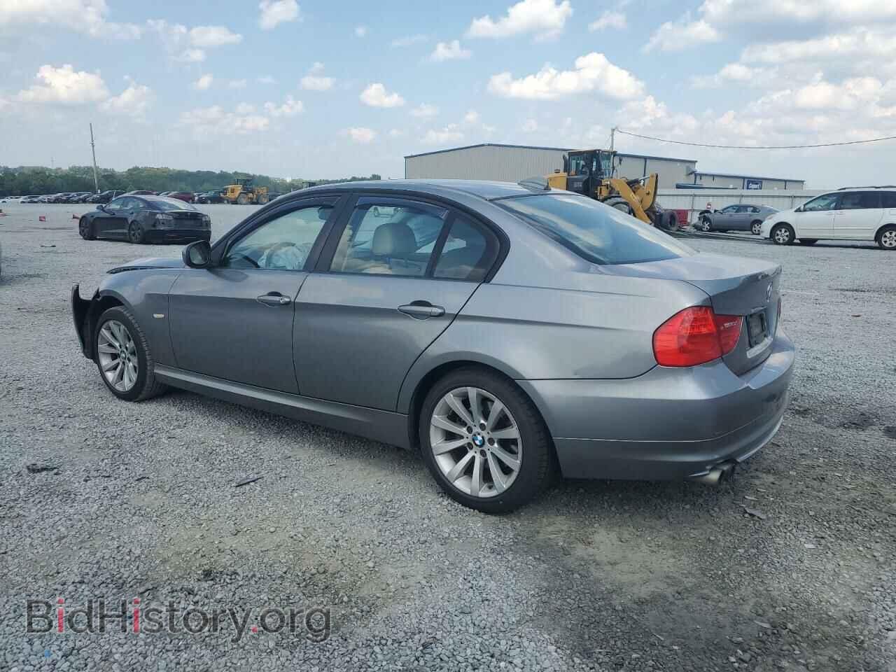 2011 BMW 3 SERIES - VIN: WBAPH7C54BE677188 - Фото 2