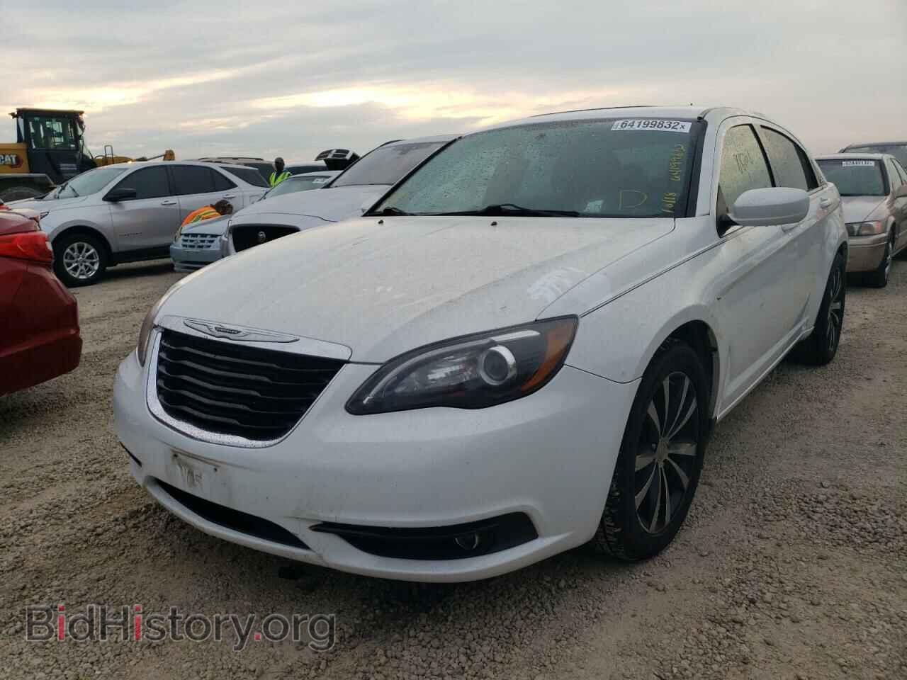 2014 CHRYSLER 200 - VIN: 1C3CCBCG9EN185981 - Фото 2