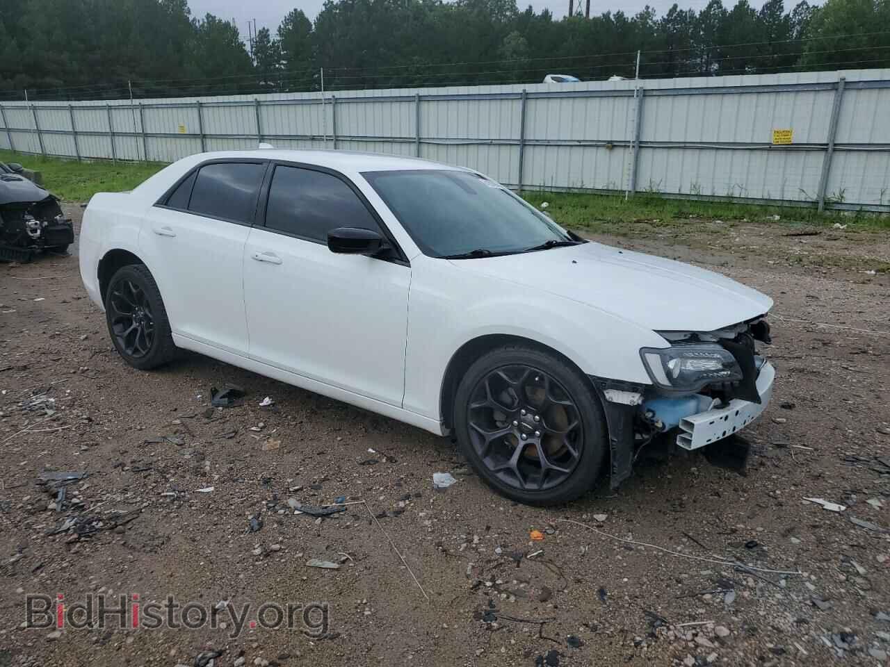 2019 CHRYSLER 300 - VIN: 2C3CCAAG5KH555843 - Фото 4