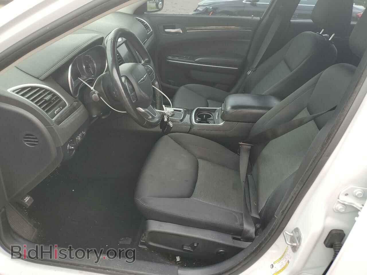 2019 CHRYSLER 300 - VIN: 2C3CCAAG5KH555843 - Фото 7