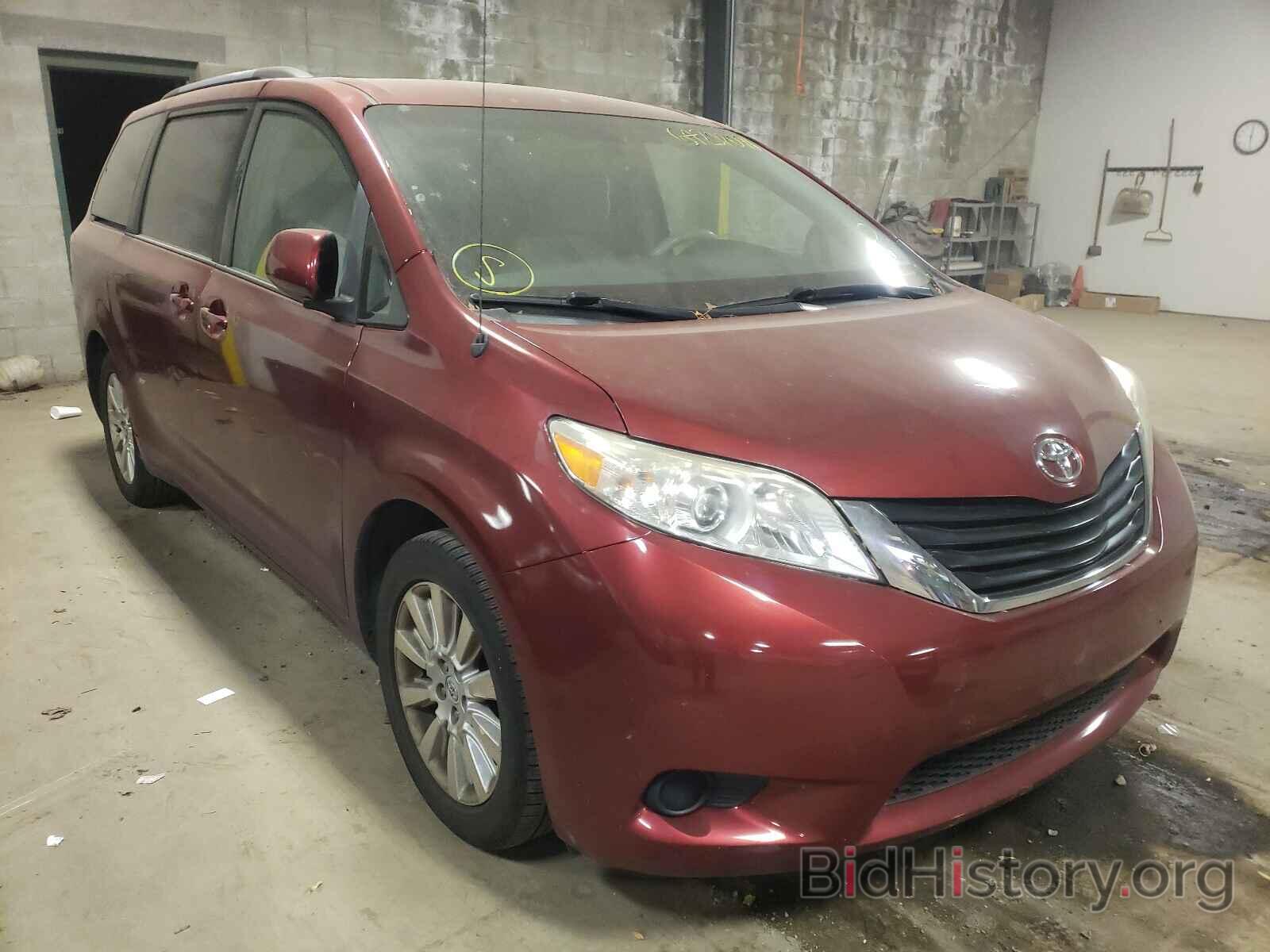 Photo 5TDJK3DCXBS020051 - TOYOTA SIENNA 2011