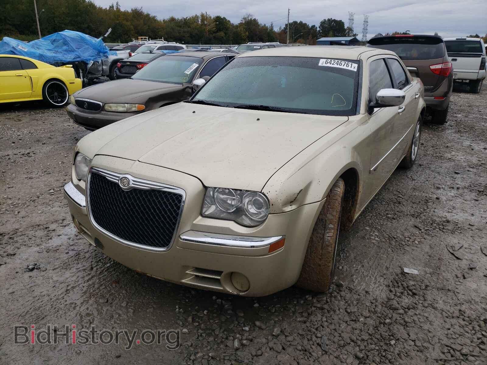 2010 CHRYSLER 300 - VIN: 2C3CA6CT0AH211168 - Фото 2
