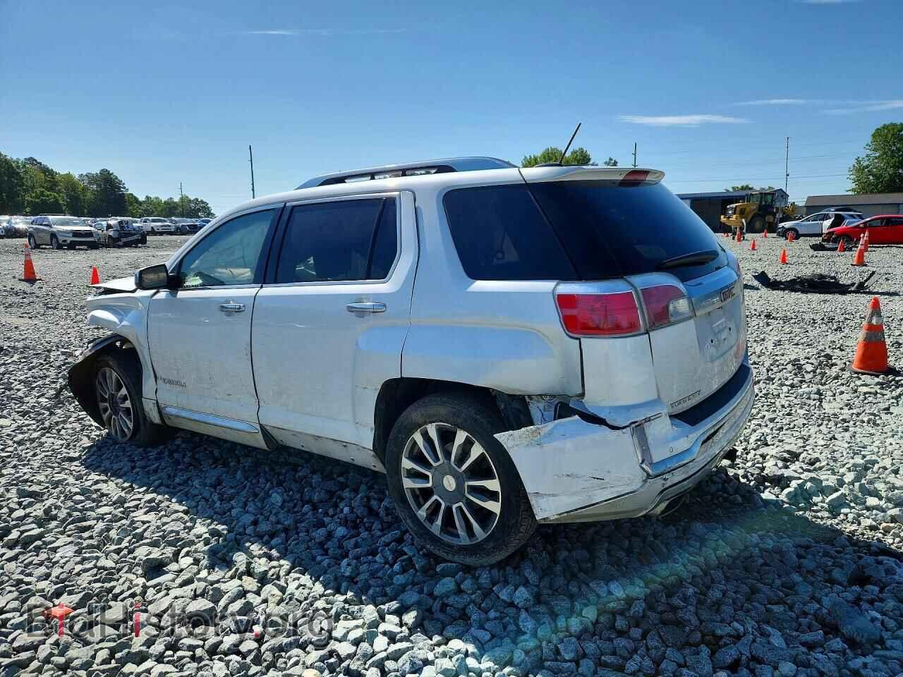 2017 GMC TERRAIN - VIN: 2GKFLRE31H6274680 - Фото 2