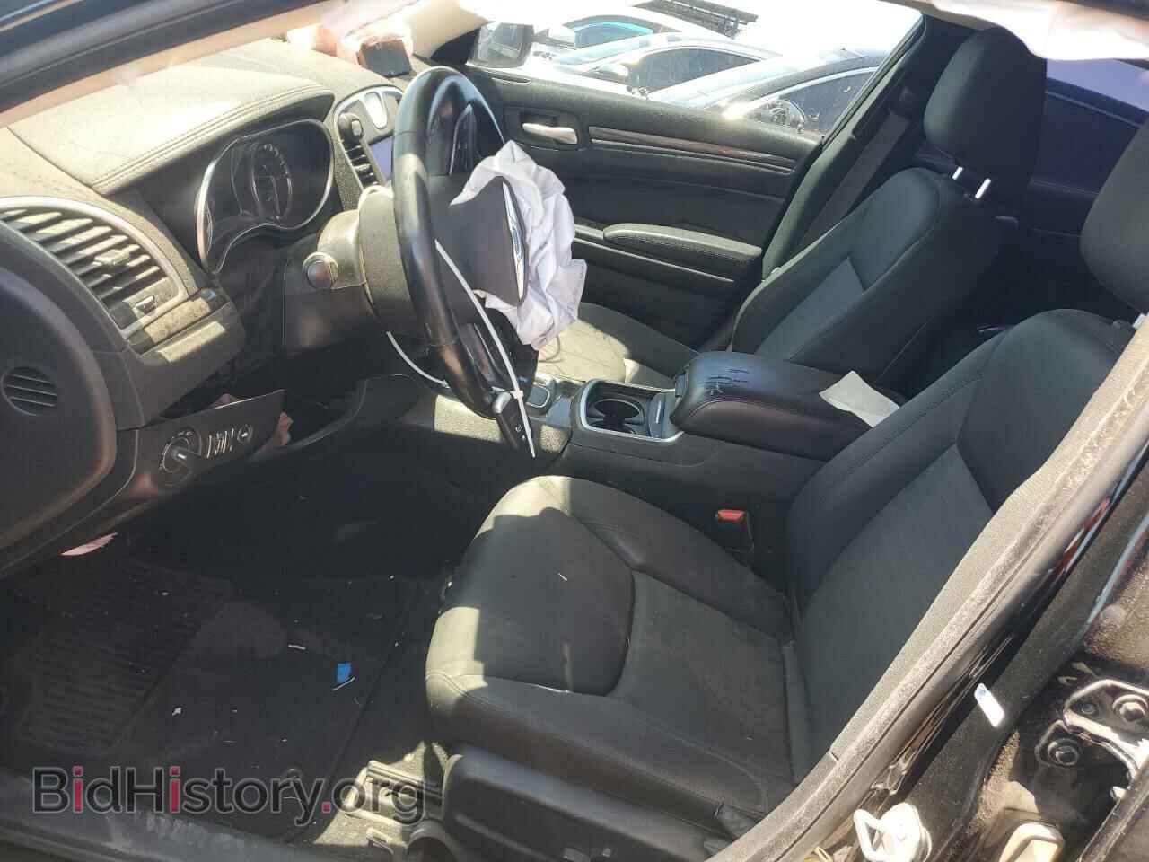 2019 CHRYSLER 300 - VIN: 2C3CCAAG1KH727043 - Фото 7