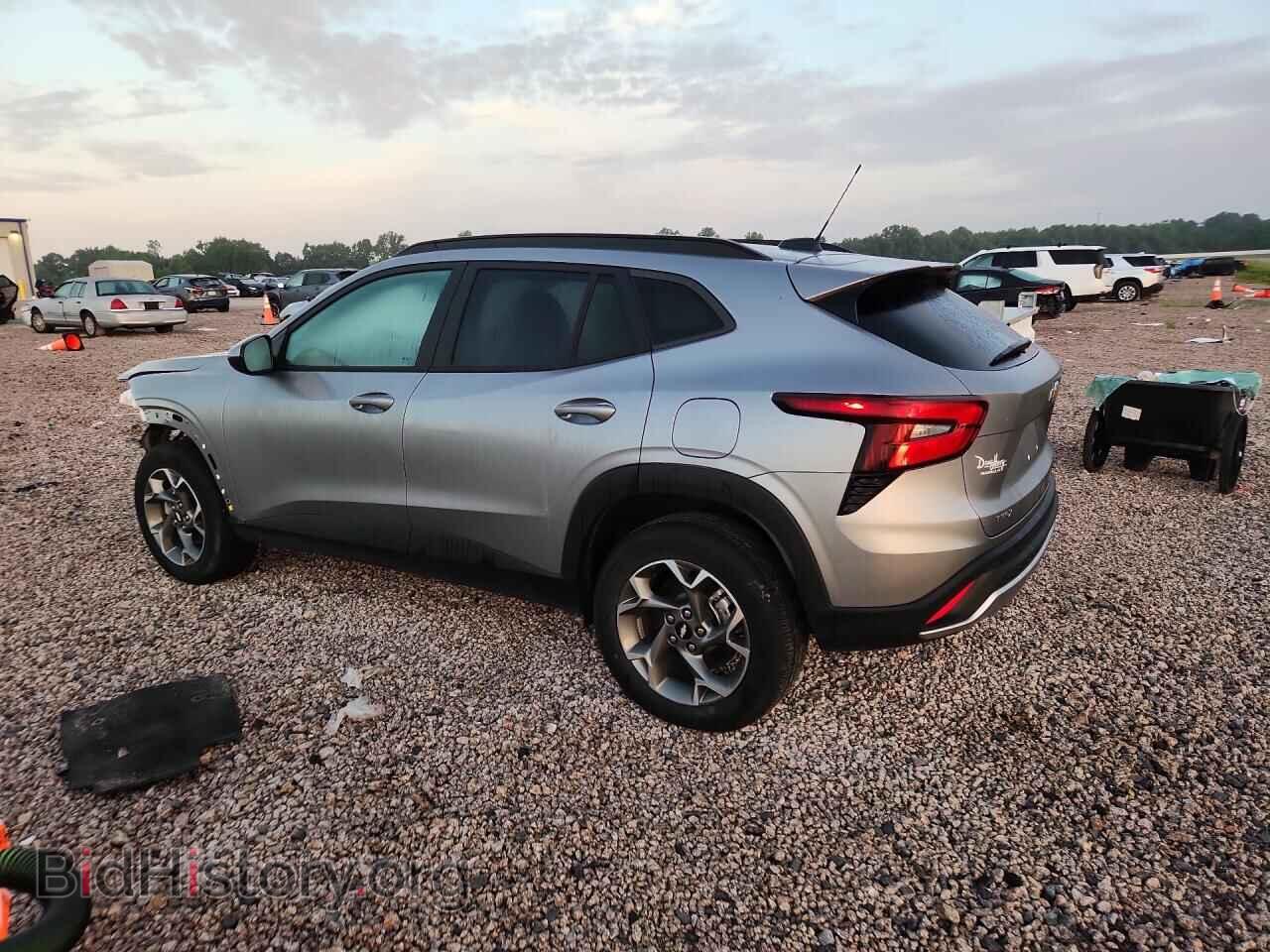 2024 CHEVROLET TRAX - VIN: KL77LHE20RC172102 - Фото 2