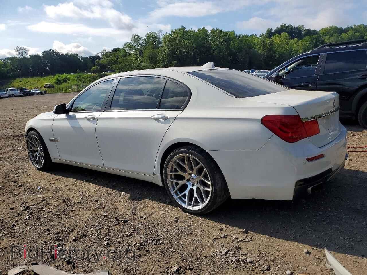 2011 BMW 7 SERIES - VIN: WBAKB8C55BC852108 - Photo 2