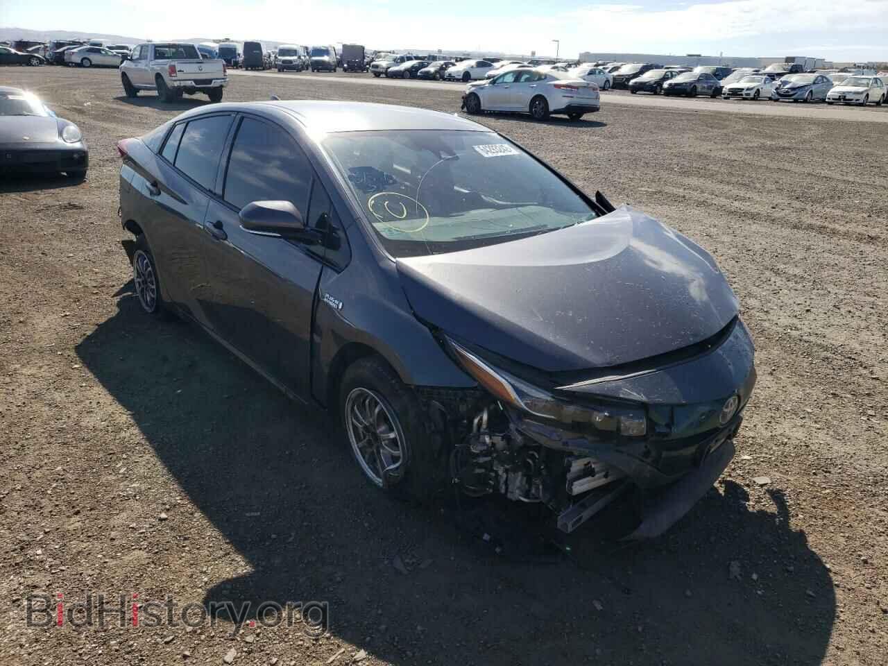 Фотография JTDKARFP2H3063593 - TOYOTA PRIUS 2017