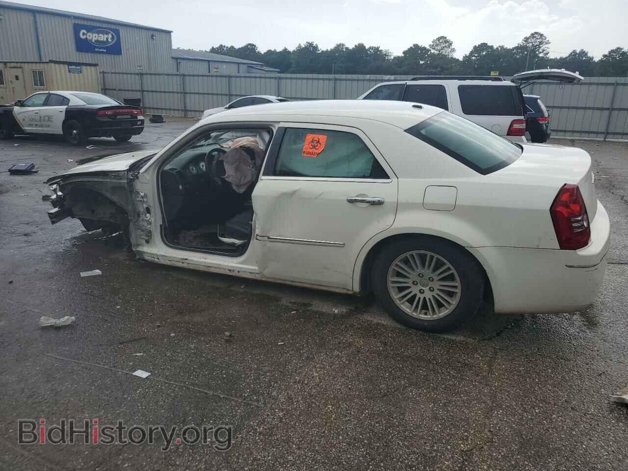 2010 CHRYSLER 300 - VIN: 2C3CA5CVXAH225638 - Фото 2