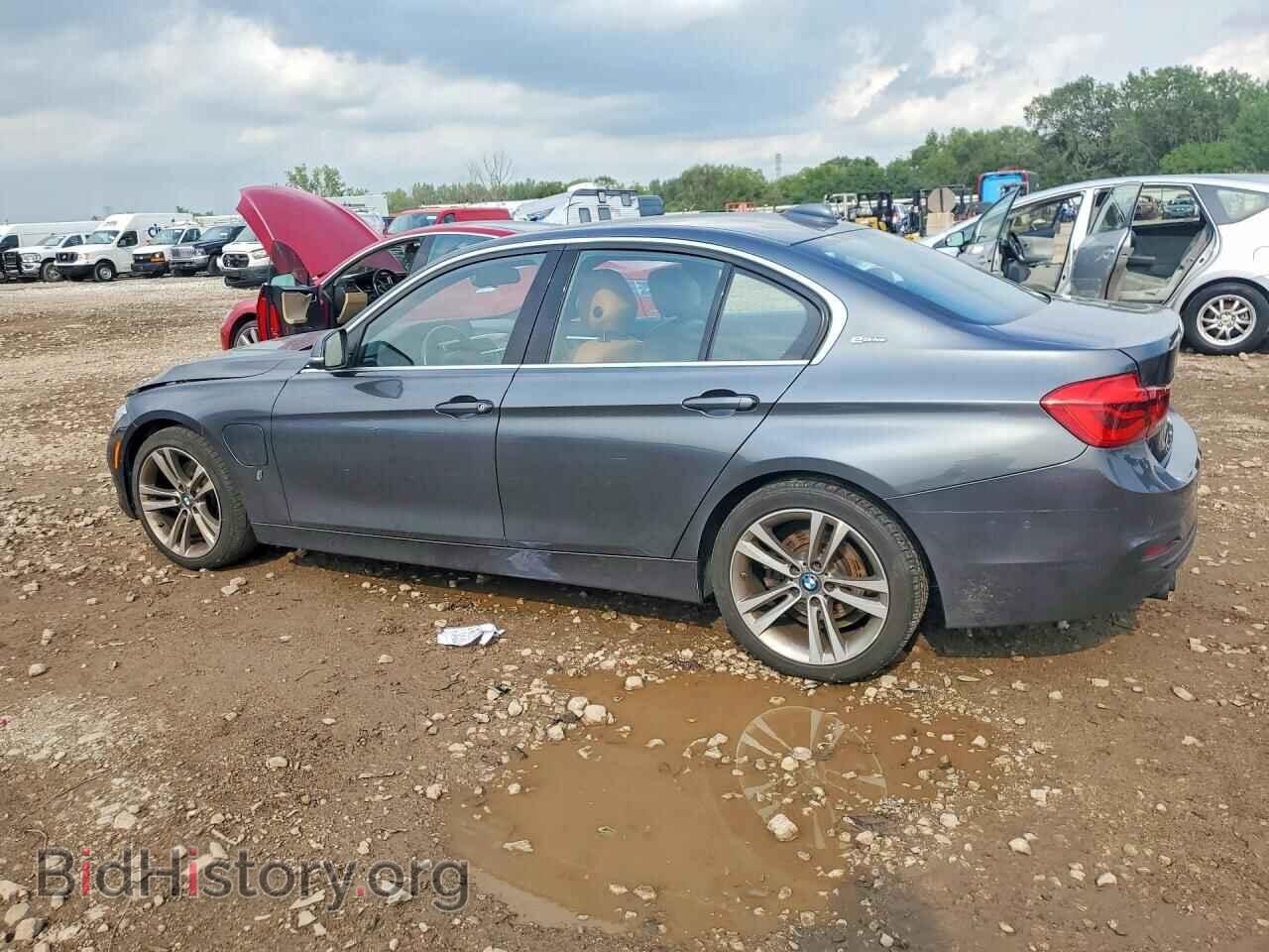 2018 BMW 3 SERIES - VIN: WBA8E1C52JA180401 - Photo 2