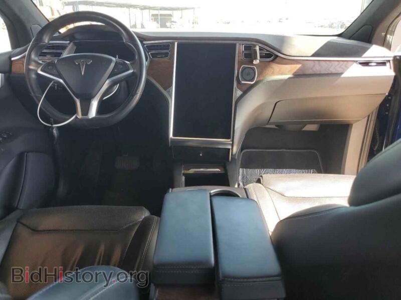 2017 Tesla MODEL X (VIN 5YJXCDE22HF035675) — photo 8 of 13
