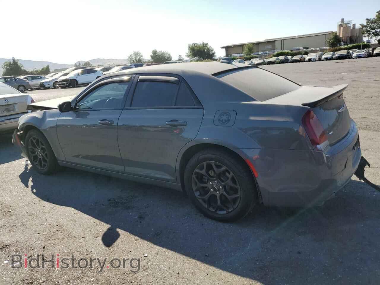 2019 CHRYSLER 300 - VIN: 2C3CCAGG2KH517462 - Фото 2