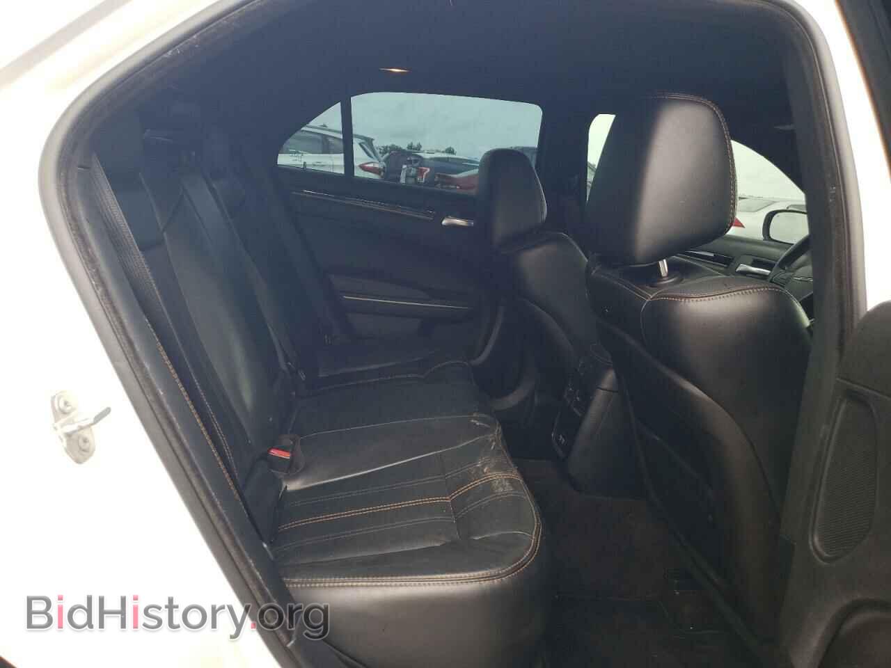 2016 CHRYSLER 300 - VIN: 2C3CCAGG7GH270690 - Photo 10