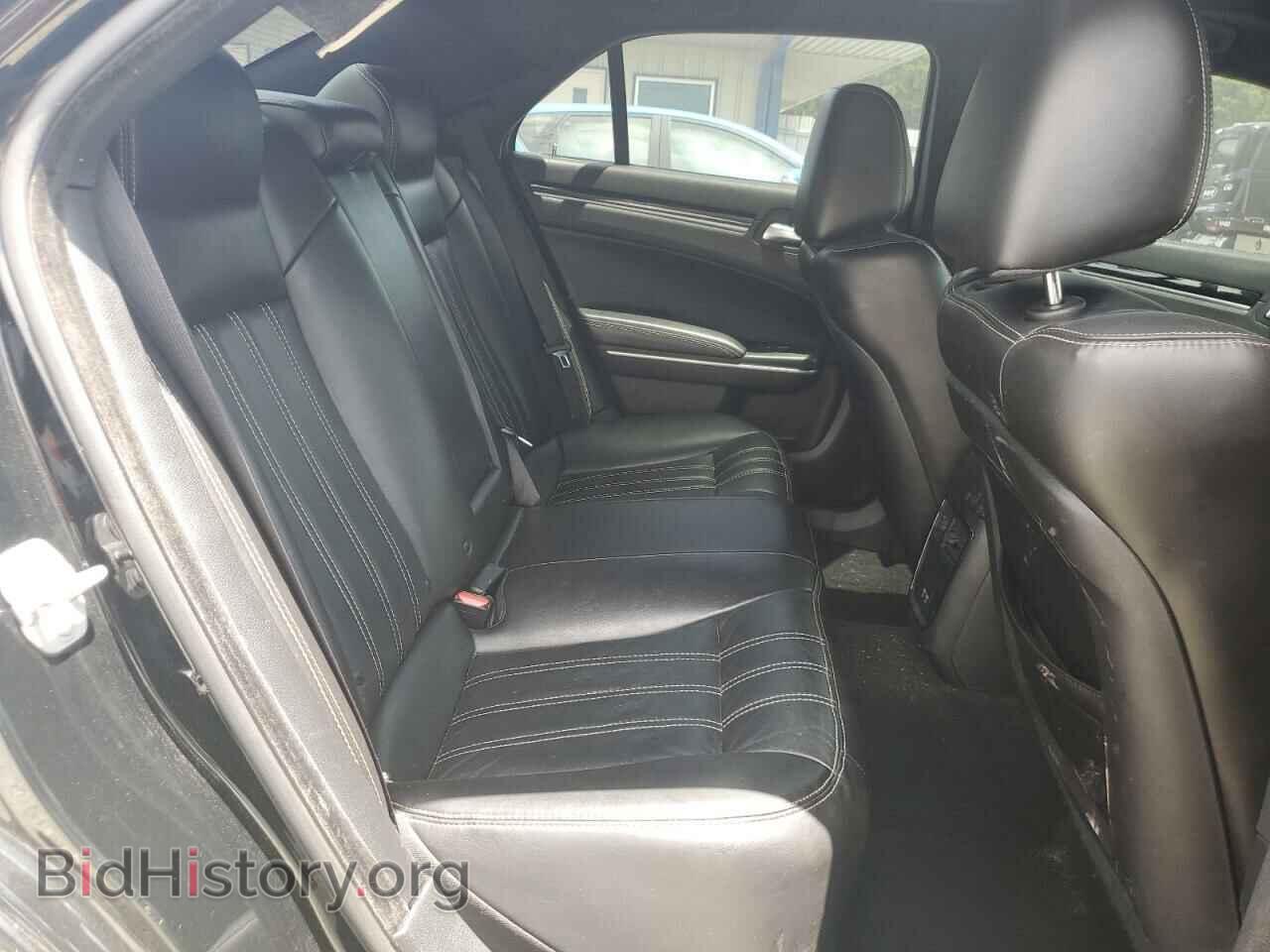 2019 CHRYSLER 300 - VIN: 2C3CCABT1KH618237 - Фото 10