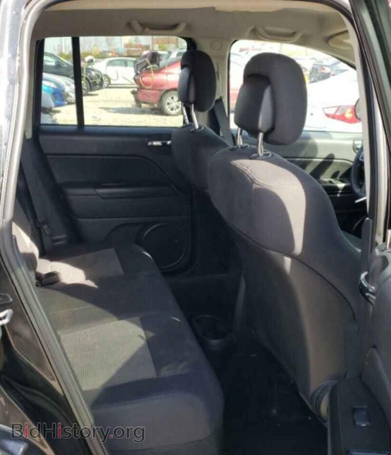 2011 Jeep COMPASS (VIN 1J4NF1FB4BD158740) — photo 6 of 10