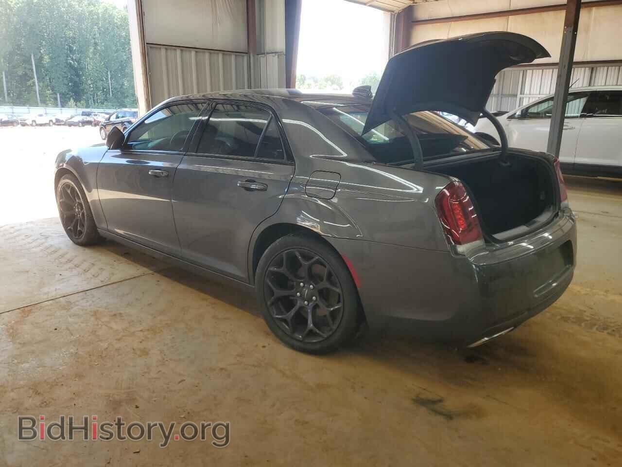 2019 CHRYSLER 300 - VIN: 2C3CCABG7KH570326 - Фото 2