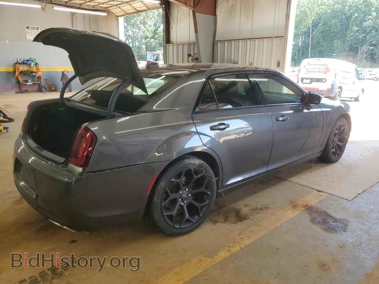 2019 CHRYSLER 300 - VIN: 2C3CCABG7KH570326 - Фото 3