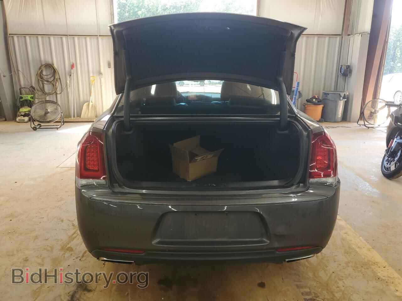 2019 CHRYSLER 300 - VIN: 2C3CCABG7KH570326 - Фото 6