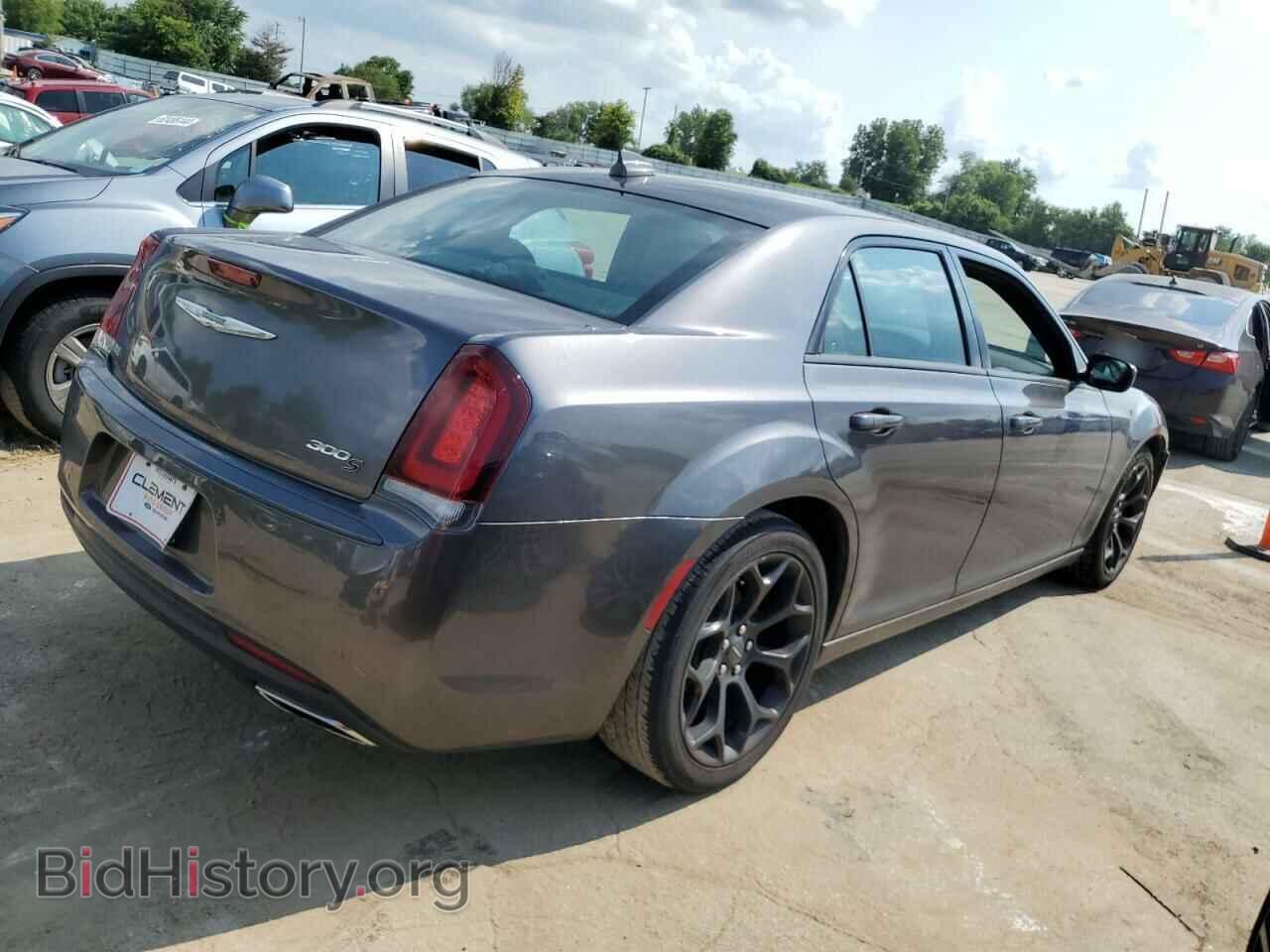 2019 CHRYSLER 300 - VIN: 2C3CCABG4KH516742 - Фото 3