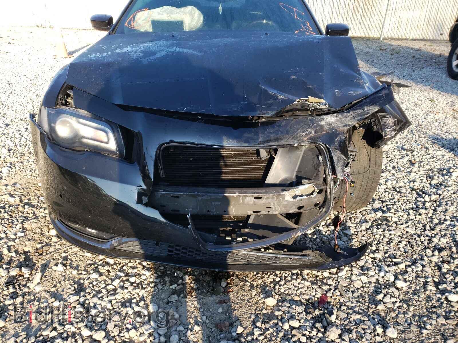 2019 CHRYSLER 300 - VIN: 2C3CCABG0KH651443 - Фото 9
