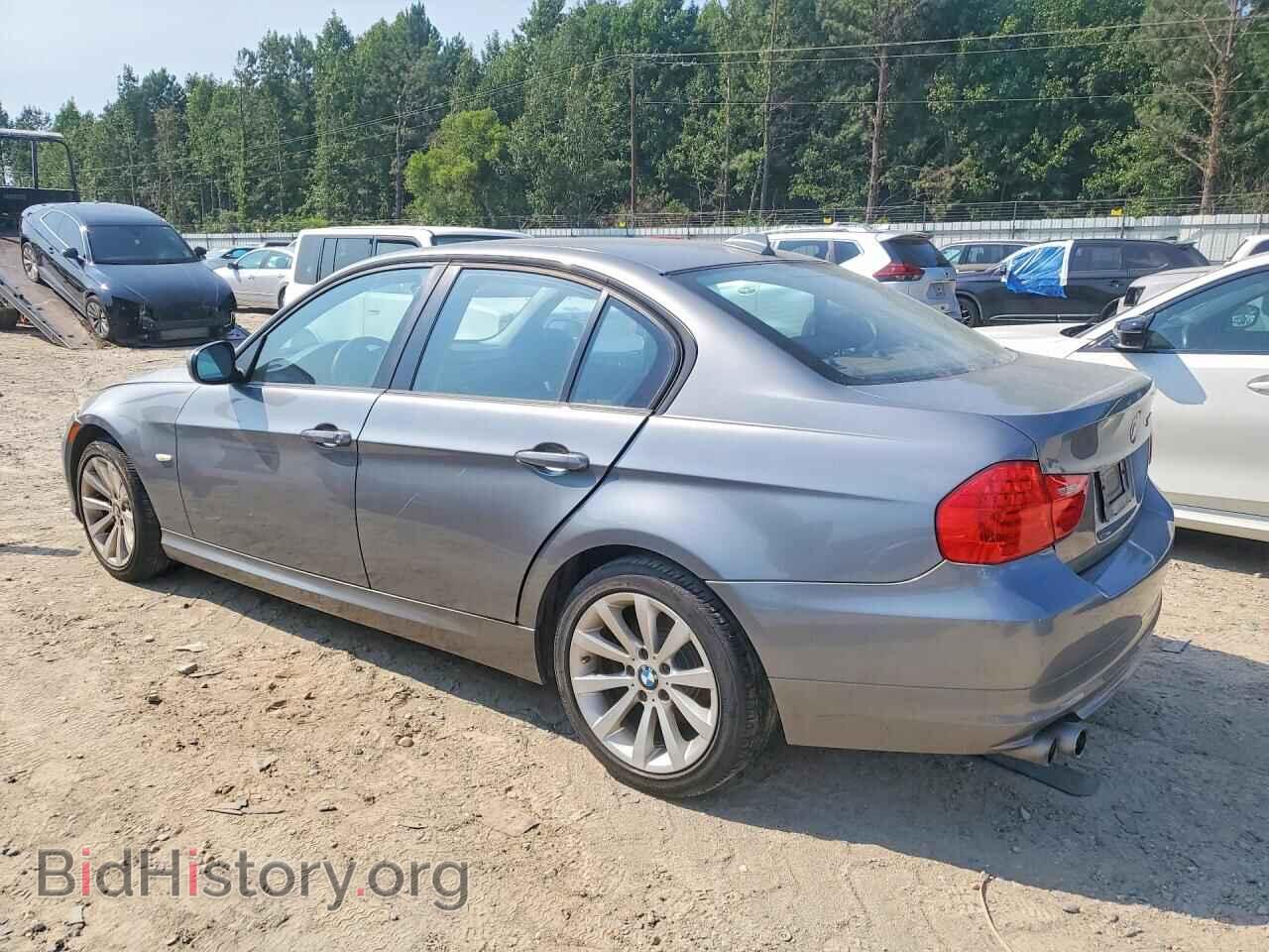 2011 BMW 3 SERIES - VIN: WBAPH5C56BA447356 - Photo 2