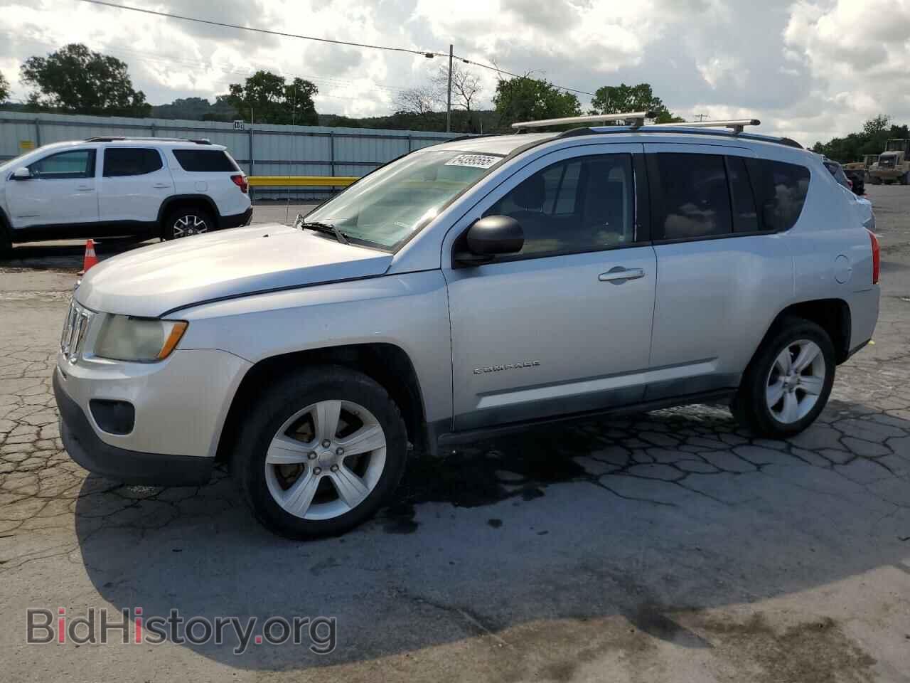 Photo 1J4NF1FB4BD250527 - JEEP COMPASS 2011