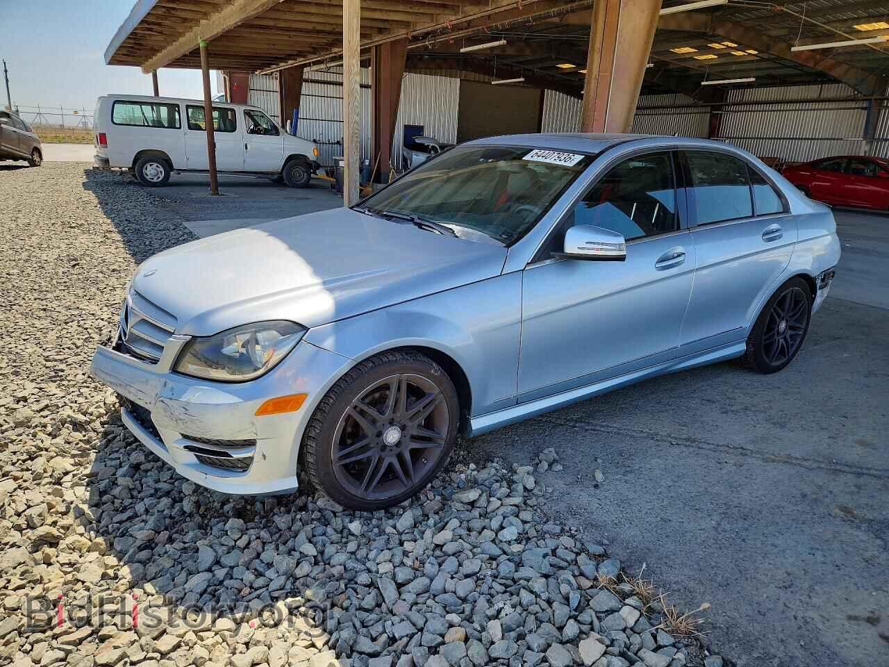 Photo WDDGF4HBXDA866837 - MERCEDES-BENZ C-CLASS 2013