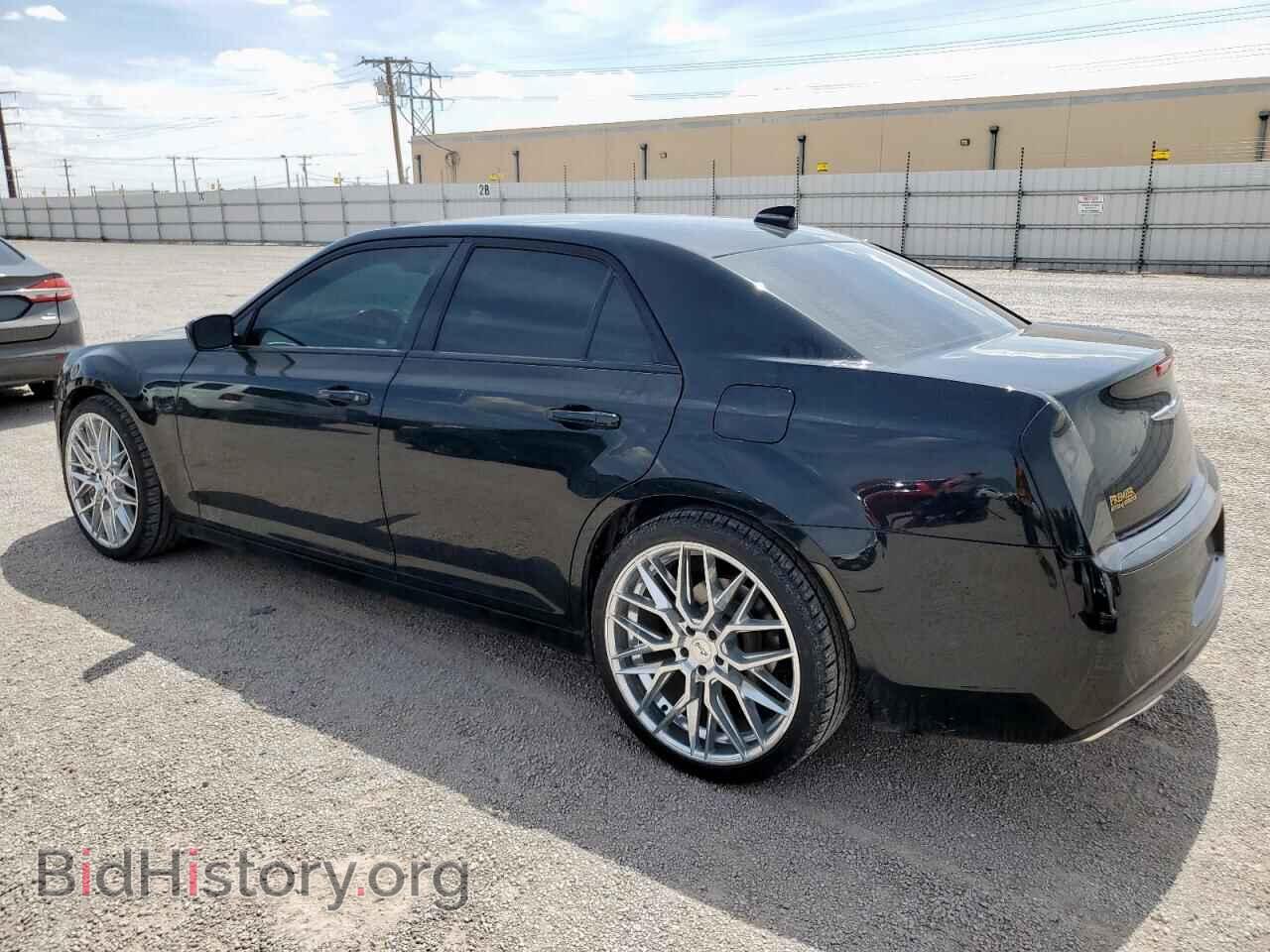 2019 CHRYSLER 300 - VIN: 2C3CCAAG3KH755667 - Фото 2