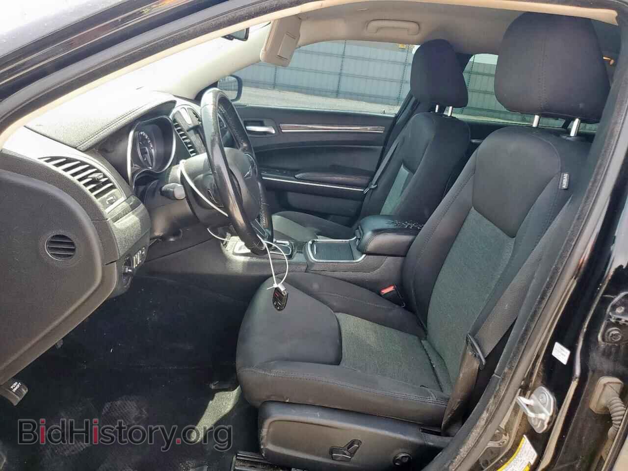 2019 CHRYSLER 300 - VIN: 2C3CCAAG3KH755667 - Фото 7