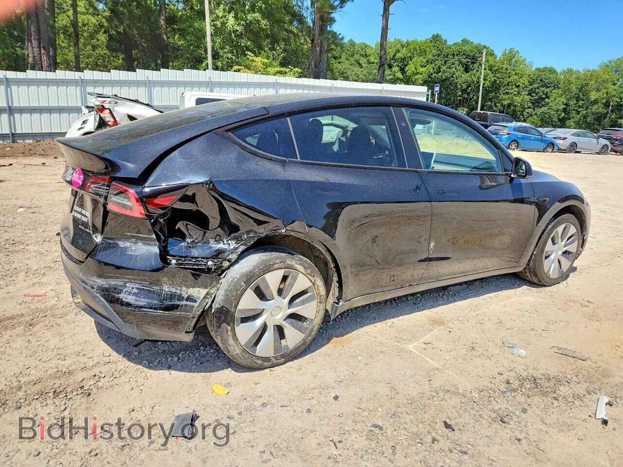2024 TESLA MODEL Y - VIN: 7SAYGDEE4RA250673 - Photo 3