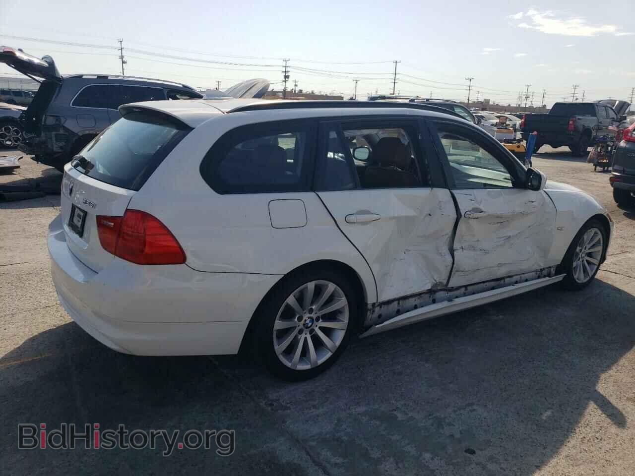 2011 BMW 3 SERIES - VIN: WBAUT9C57BA192001 - Фото 3