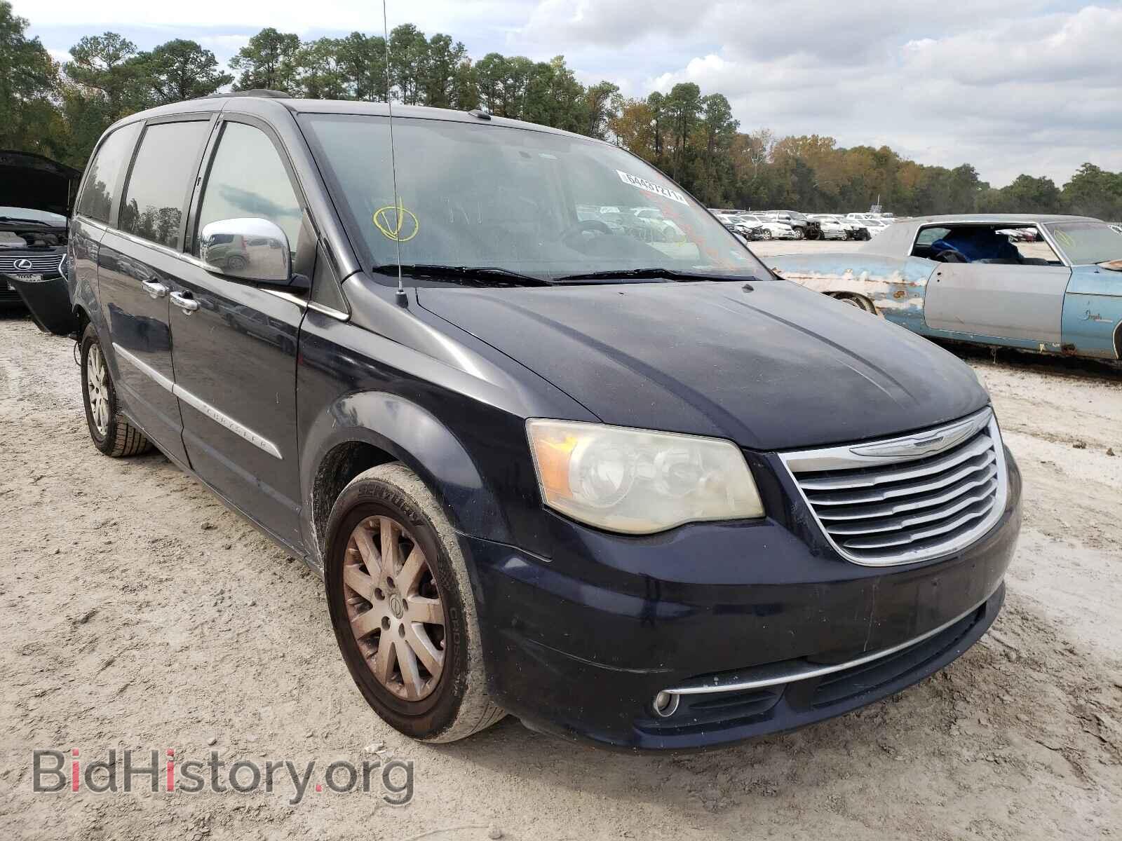 Photo 2A4RR8DG2BR653032 - CHRYSLER MINIVAN 2011