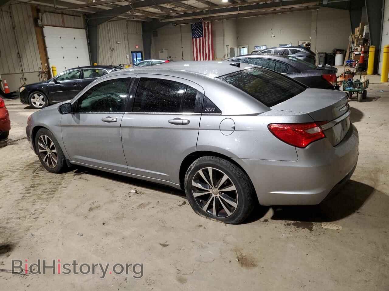 2013 CHRYSLER 200 - VIN: 1C3CCBBG2DN737353 - Фото 2