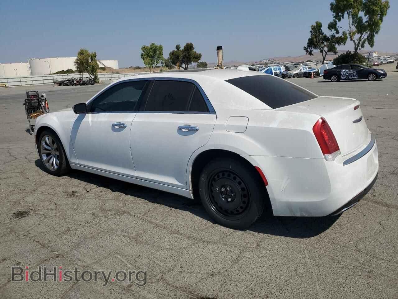 2019 CHRYSLER 300 - VIN: 2C3CCAEG6KH609595 - Фото 2